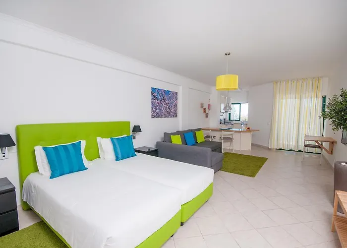 Estudios Salinas - * フゼタ